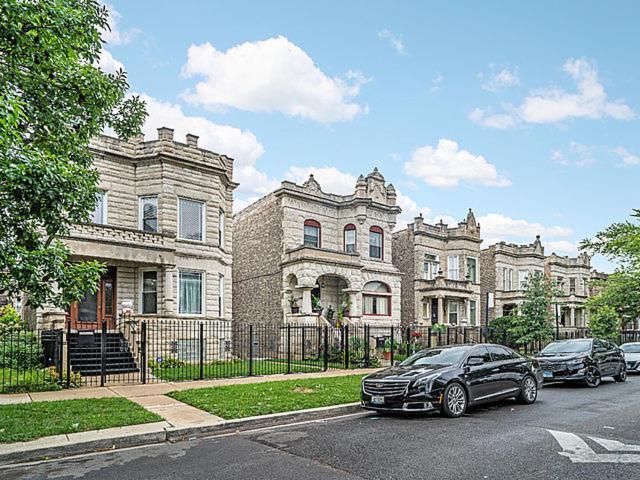 Modern 4Br Just A Block From Cta Pink Line With Pool Table Free Parking Apartment Chicago Luaran gambar