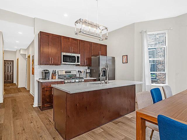 Modern 4Br Just A Block From Cta Pink Line With Pool Table Free Parking Apartment Chicago Luaran gambar