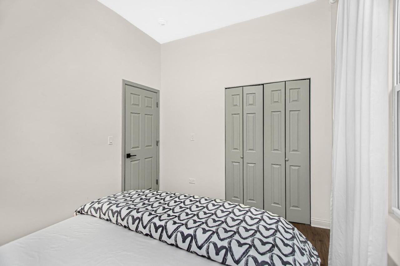 Modern 4Br Just A Block From Cta Pink Line With Pool Table Free Parking Apartment Chicago Luaran gambar